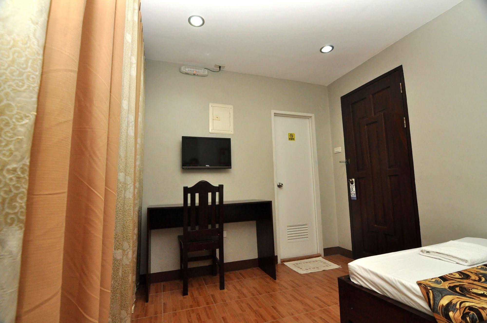 Harbour Gardens Tourist Inn Tagbilaran City Exterior photo